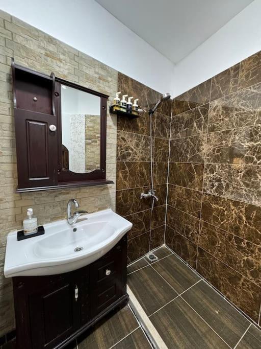 Premium Sleep Halastay Comfort Apartment